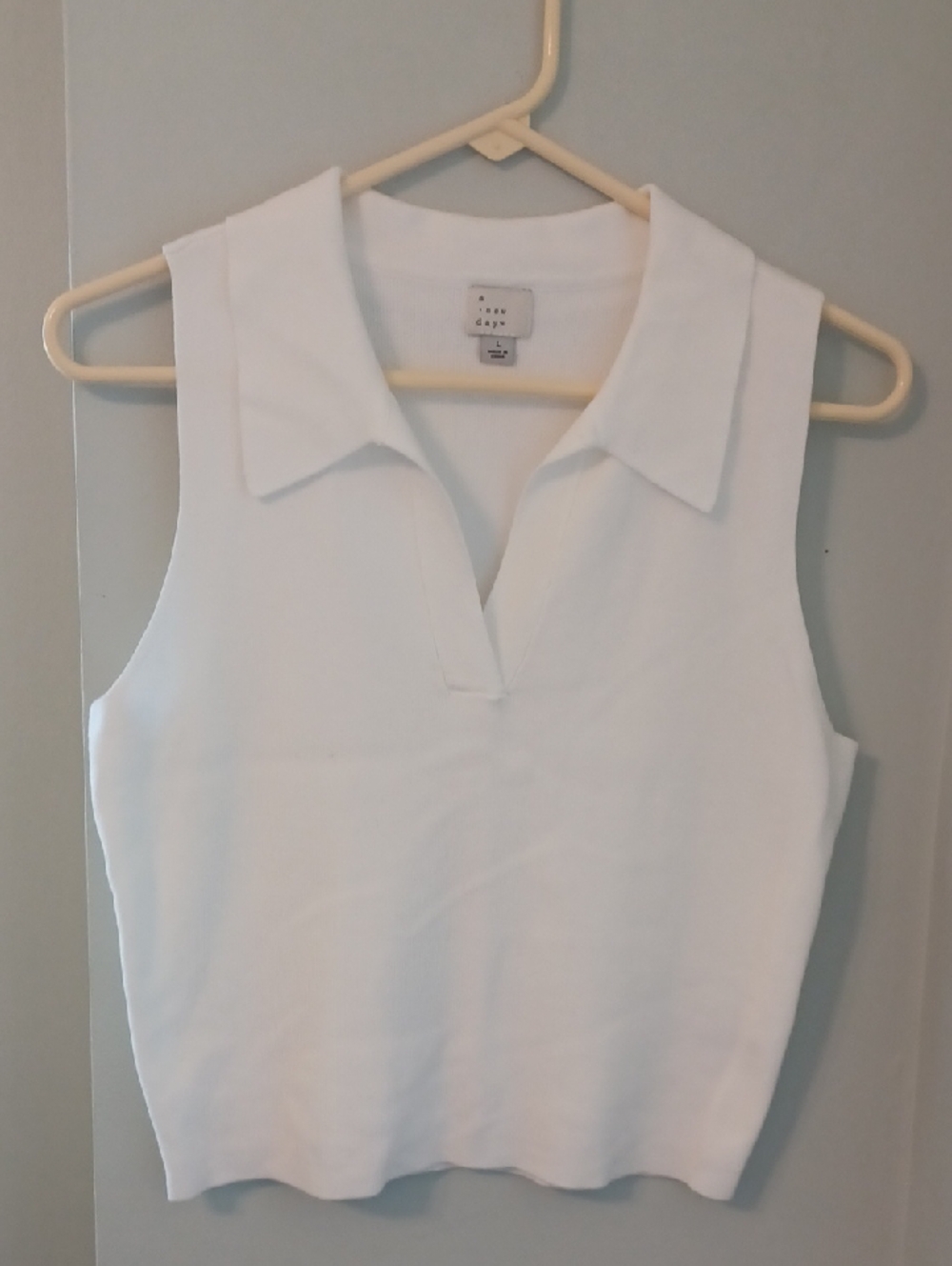 a new day Sz L, (Fits M), Pure White Sleeveless V-Notch Collared Tank. NWOT